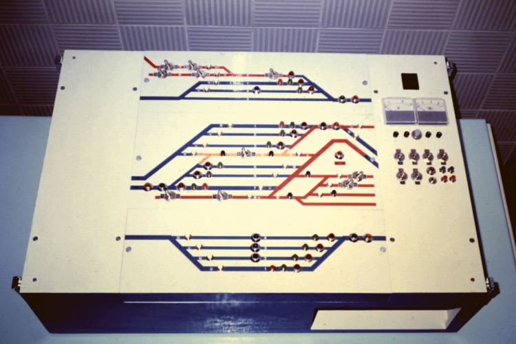 Tableau de commande optique (TCO) construit en 1989 pour un futur réseau.
